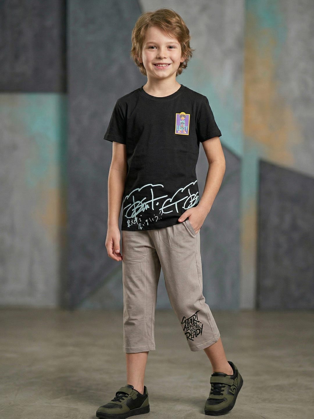 Boys printed half sleeve T-shirt with 3/4 pants set black side view