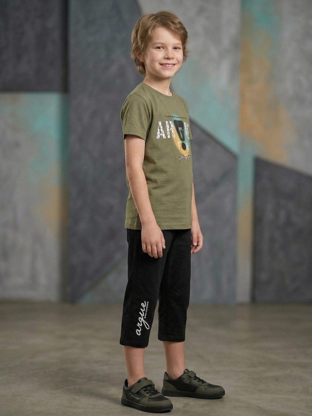 Boys printed half sleeve T-shirt with 3/4 pants set rifle green side view