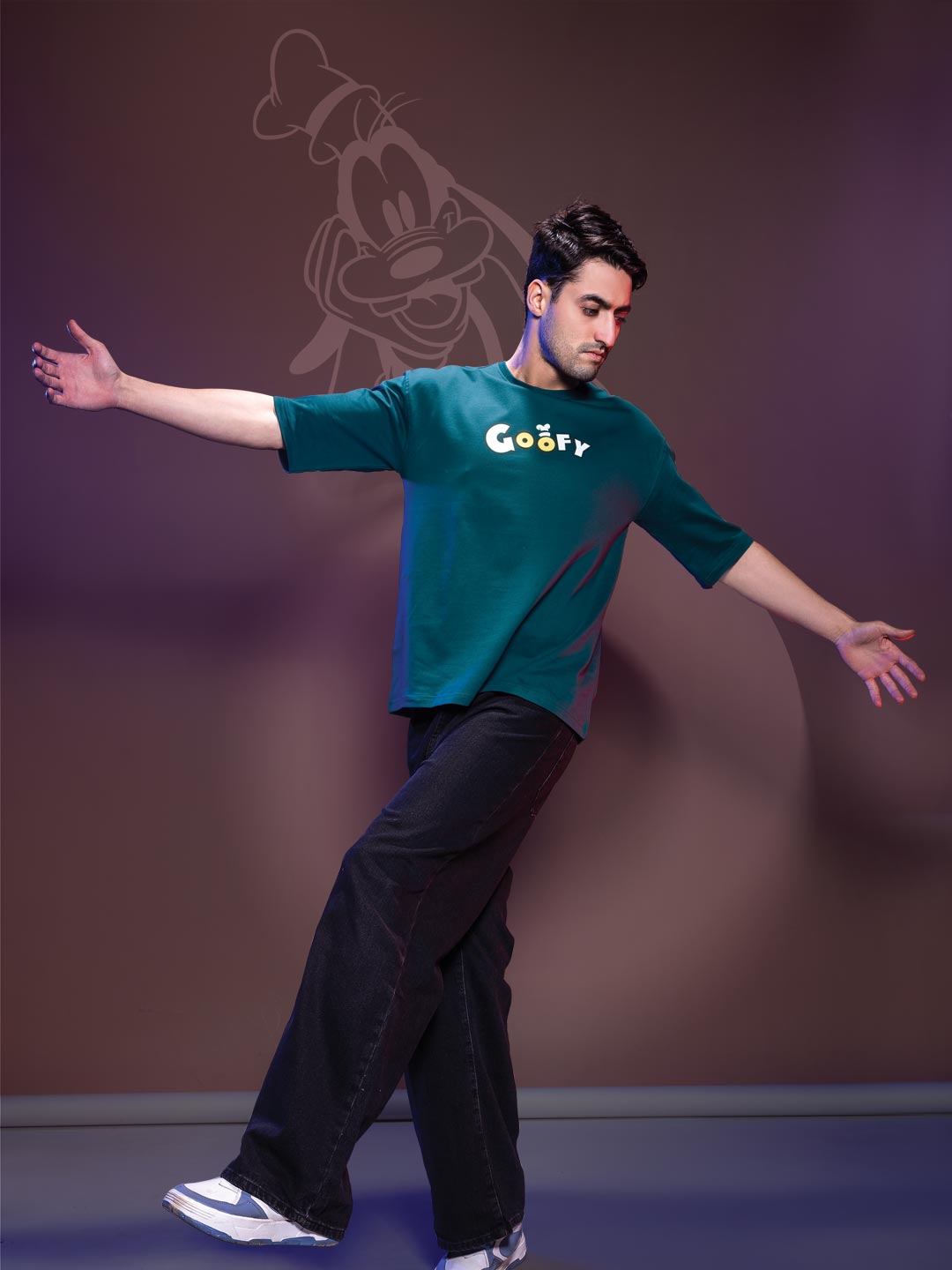 Disney printed down shoulder T-shirt for men color gable green