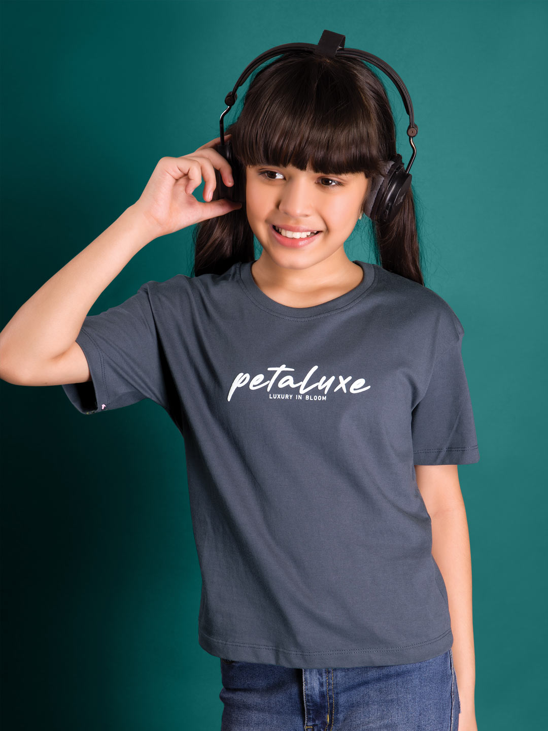 printed down shoulder t-shirt for girls color charcoal grey