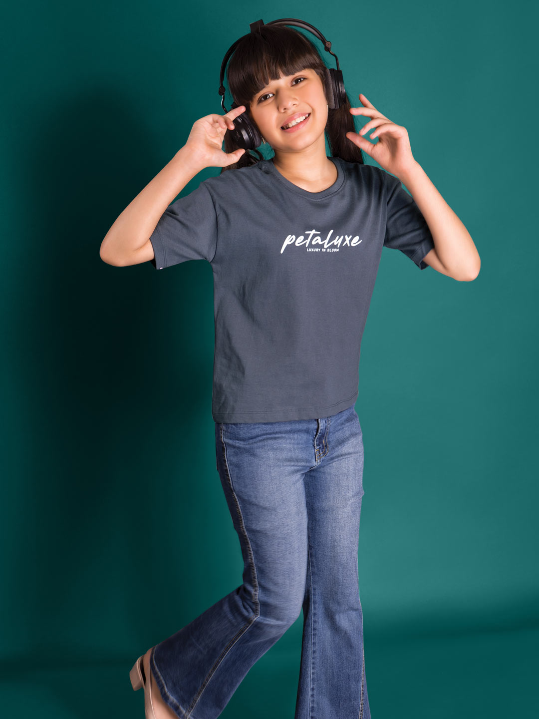 printed down shoulder t-shirt for girls color charcoal grey