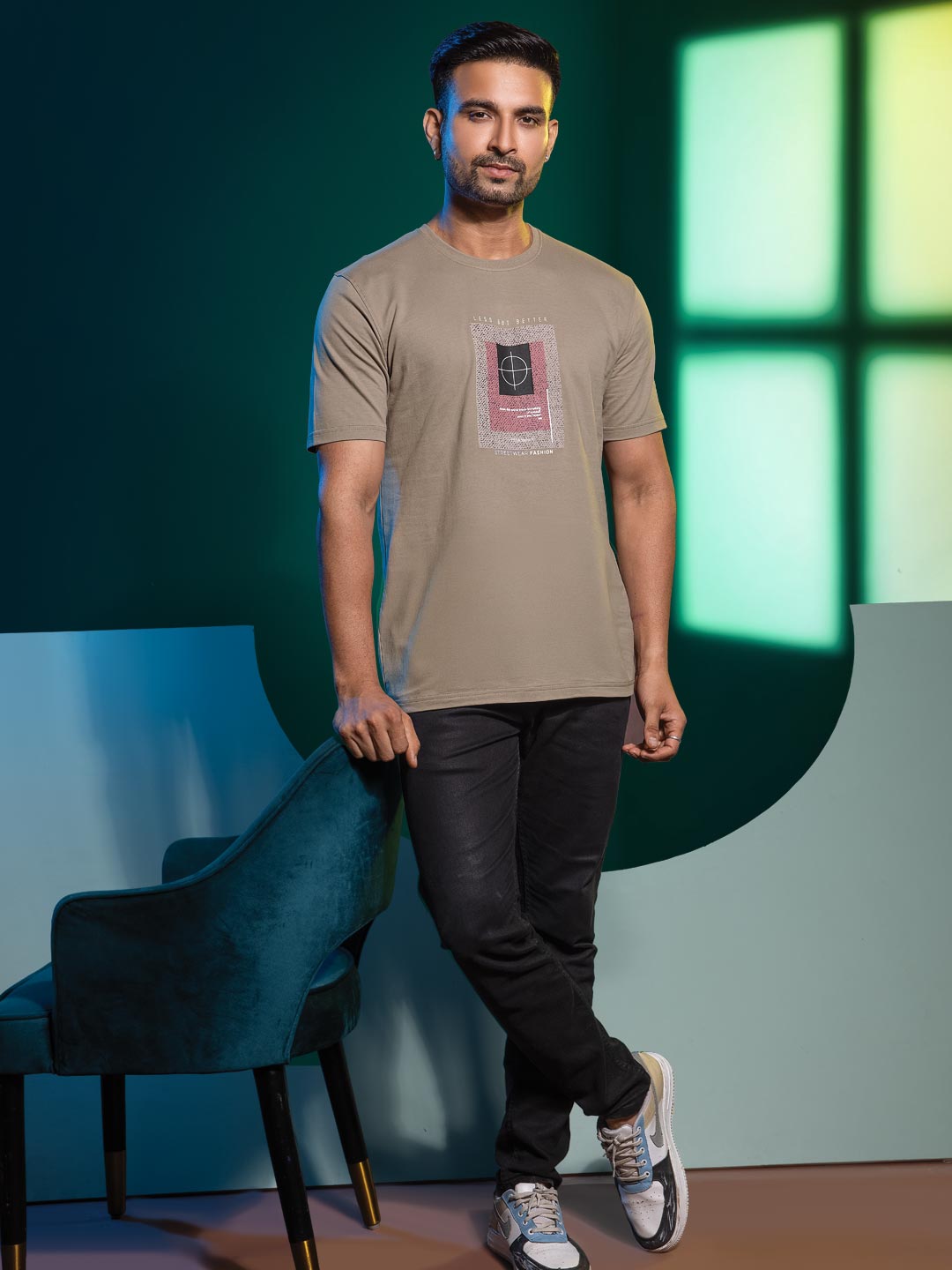 Mens round neck and half sleeve printed t-shirt color bronco
