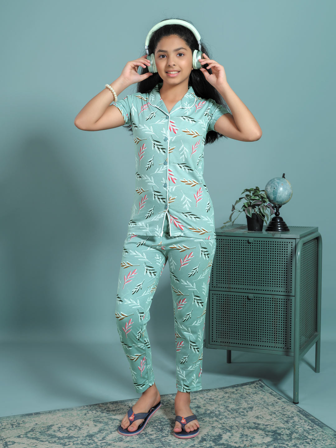Rysa collar full pant nightwear set for girls shadow green