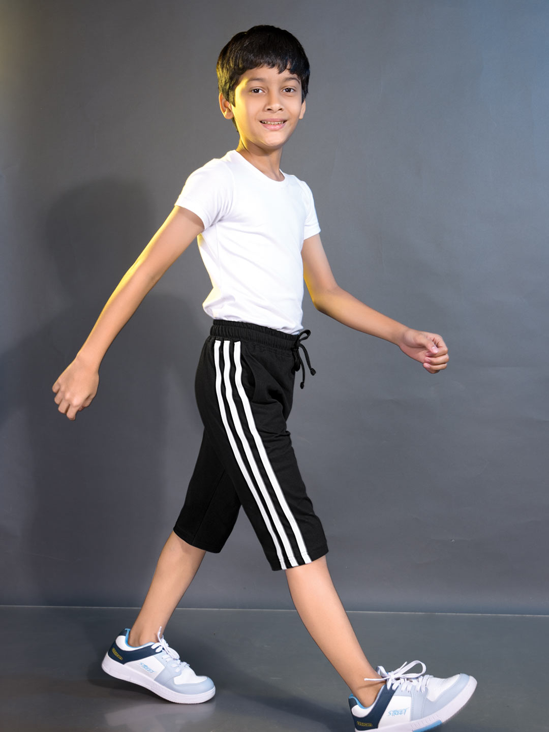 Trico 3/4th pant for boys color black