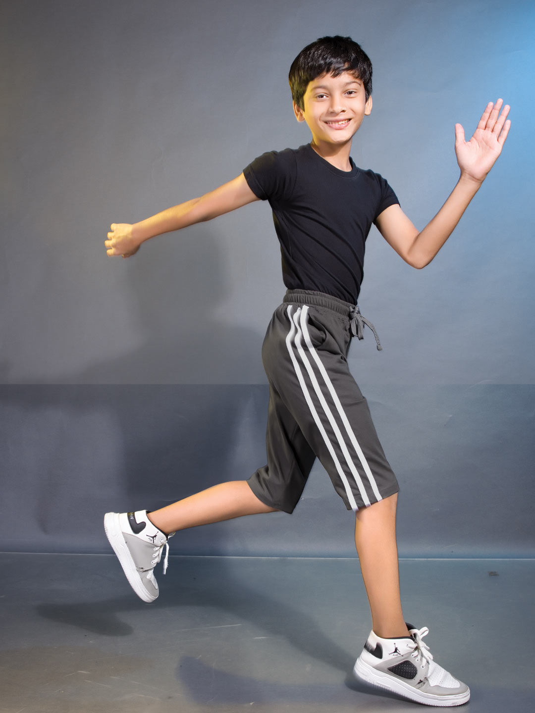 Trico 3/4th pant for boys color carbon grey